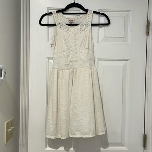 women’s white dress